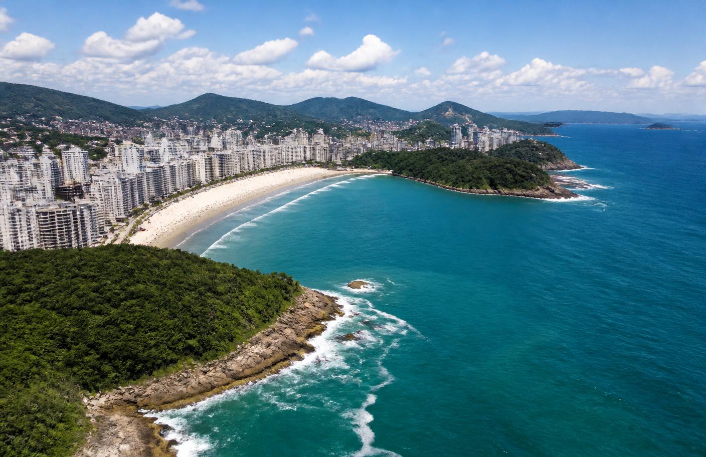 Vista aérea da cidade de Guarujá